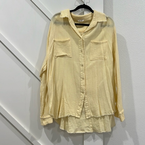 Linen button down top - Picture 1 of 1